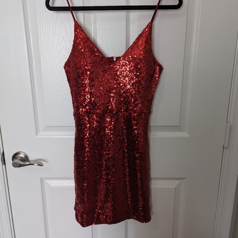 NWT red sequined cocktail dress M